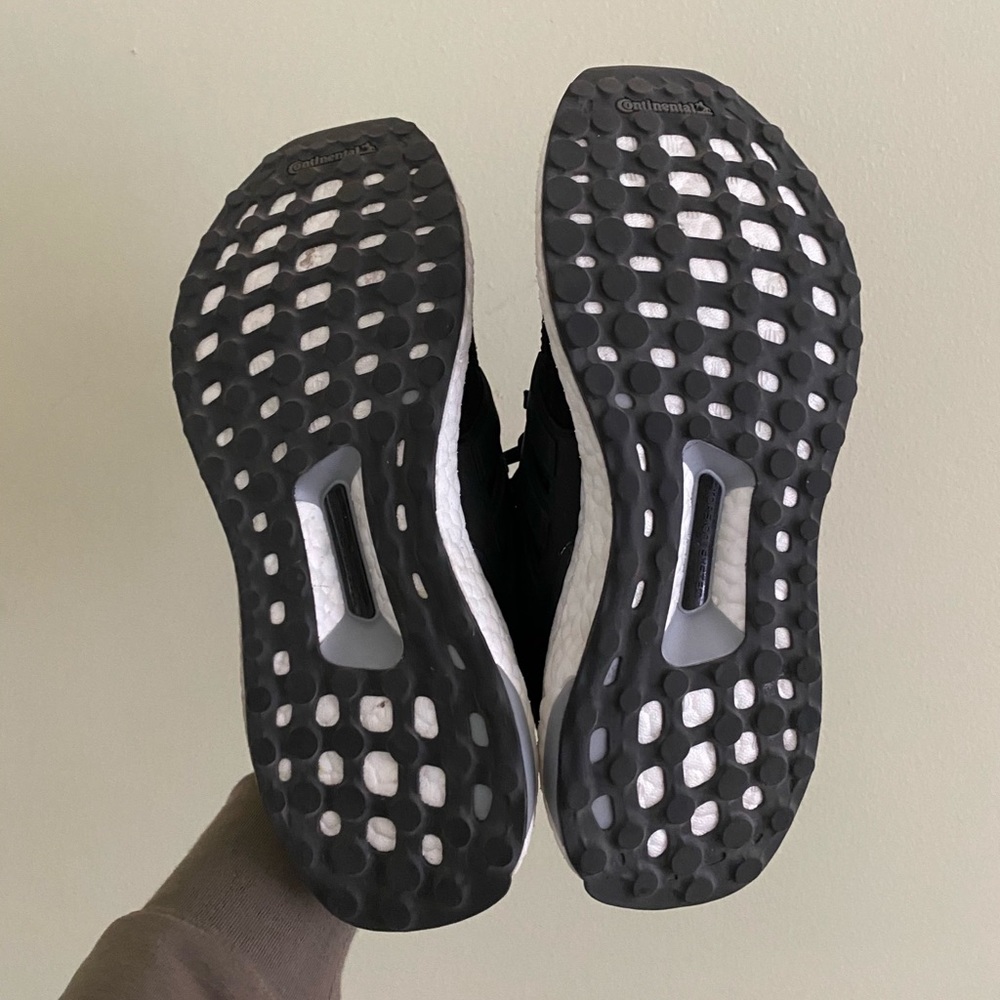 Ultraboost Running Shoe Black, Size 6.5 - Picture 2 of 6